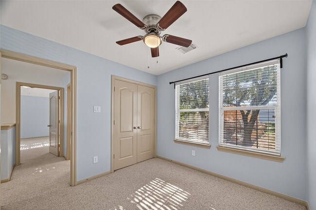 Building Photo - 313 Hogan St