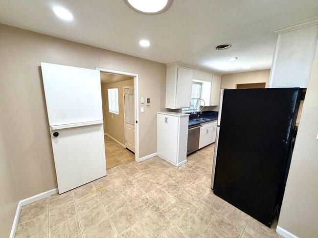 Building Photo - 785 Duke Cir