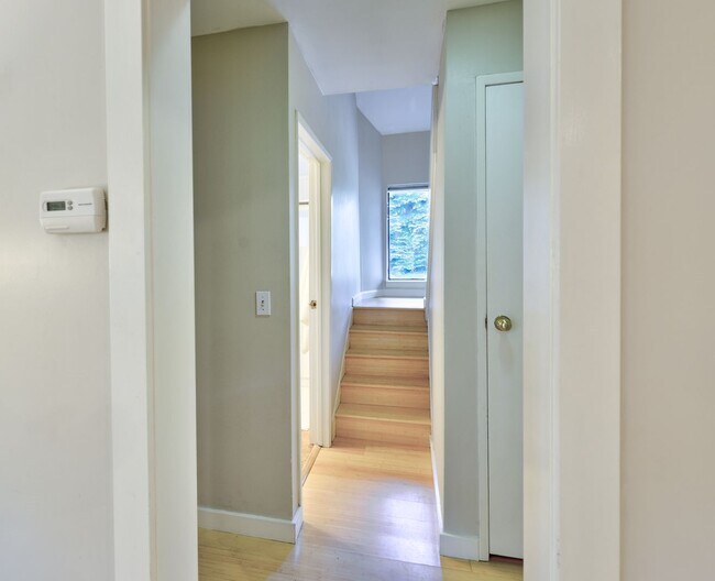 Building Photo - Beautiful Craftsman Bungalow on the edge of the Historic Fort Russell Dristrict