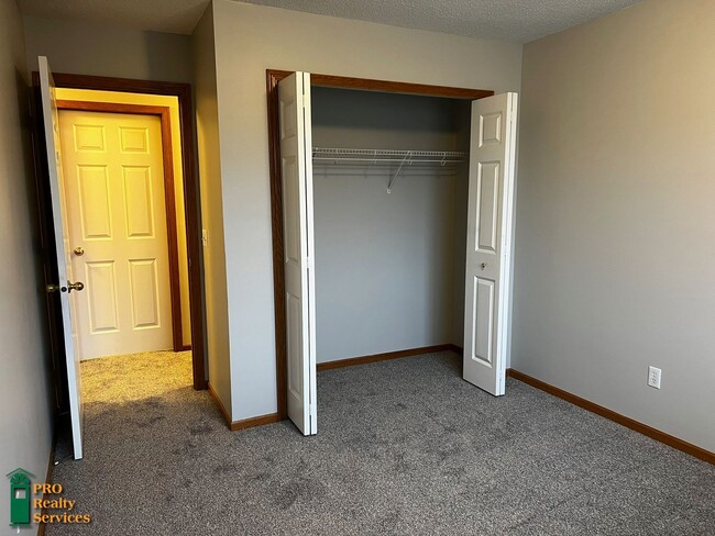 Building Photo - 3 Bedroom Townhome **$1,000 Rent Credit wi...