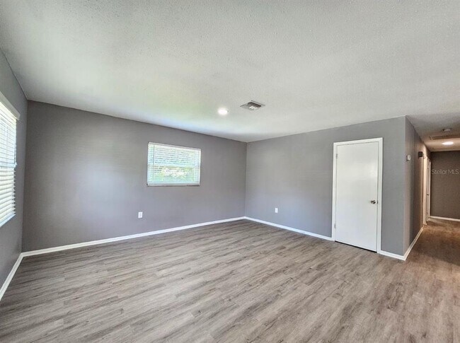 Building Photo - 855 Candyce Ave