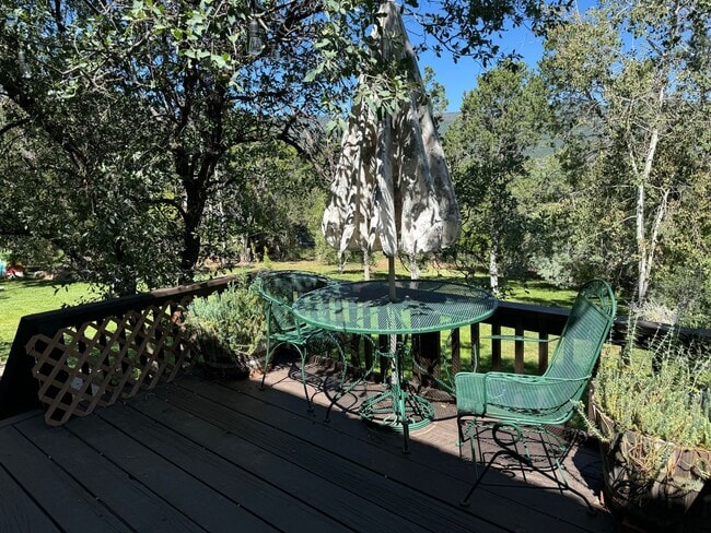 Building Photo - 3 Bedroom, 2.5 Bathroom Home in Cedar Crest