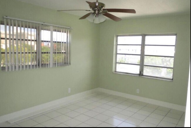 Building Photo - 2200 E Hallandale Beach Blvd