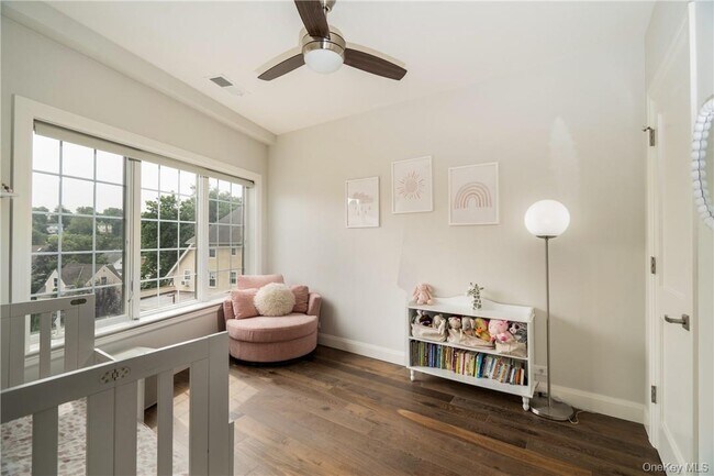 Building Photo - 100 Main St