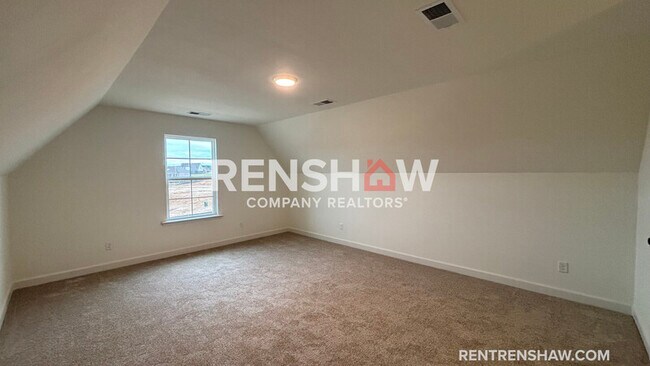 Building Photo - 6522 John Hamilton Wy E