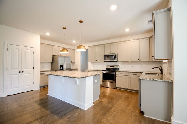 Building Photo - Beautiful 3 Bedroom + Flex Room in Gated Community of Mimosa Bay