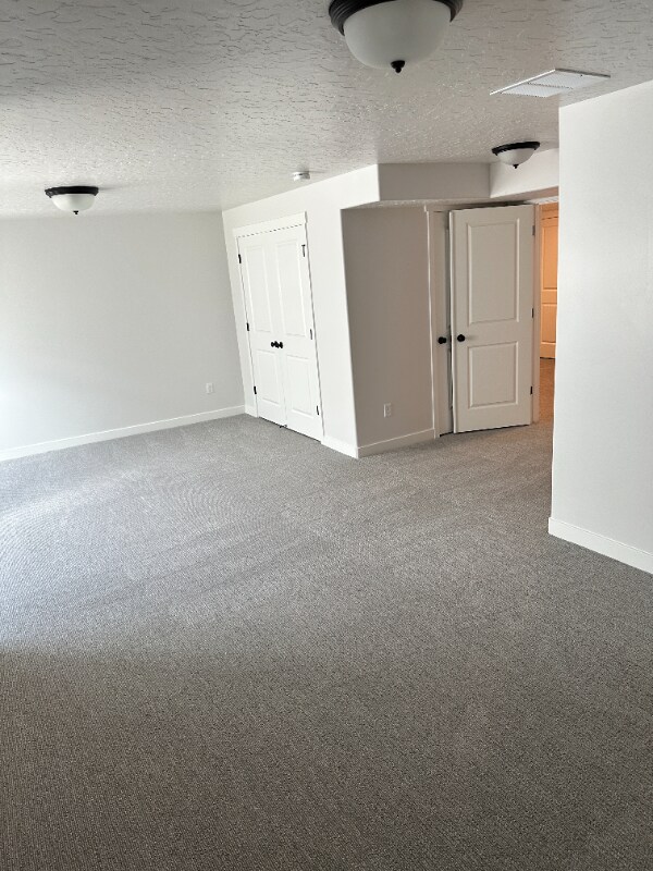 Building Photo - 894 N Hillcrest Rd