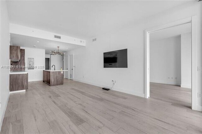 Building Photo - 480 NE 31st St