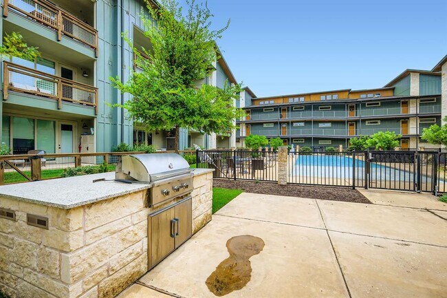 Building Photo - 4704 Sunset Trail