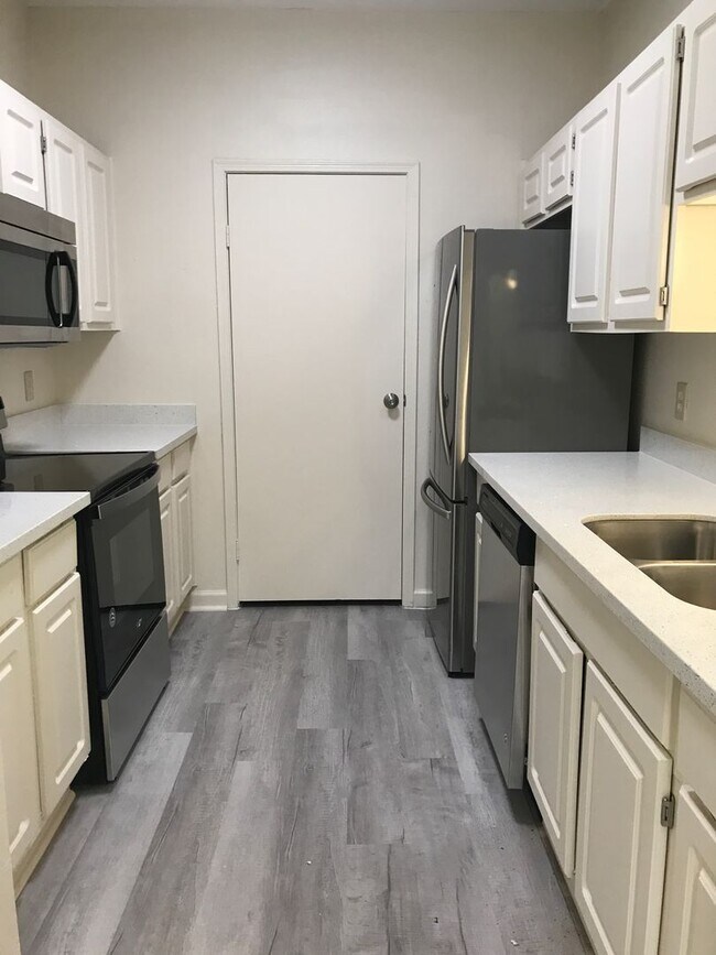 Building Photo - Great Location 2/2 BACKS TO NORTHEN WALNUT CREEK TRAIL