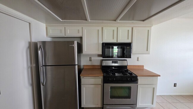 Building Photo - 9479 Fairgrove Ln
