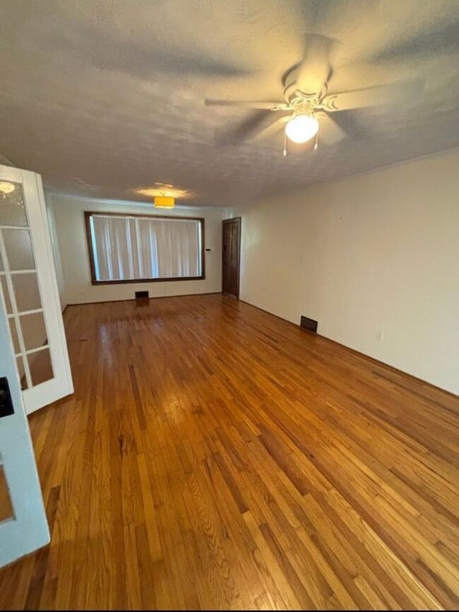 Building Photo - 521 N Howard Ave