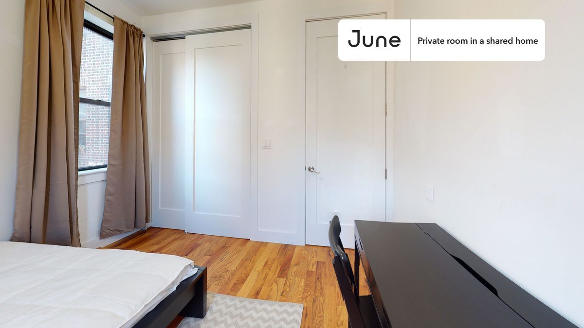 Building Photo - Private bedroom in 5 bed/2 bath Home