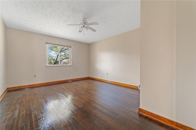 Building Photo - 1001 5th St