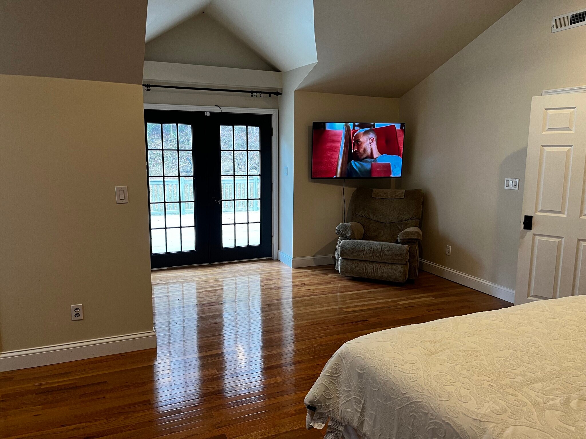 Building Photo - 1838 Oakridge Dr