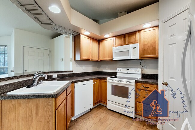 Building Photo - 1393 Caterpillar Ave N