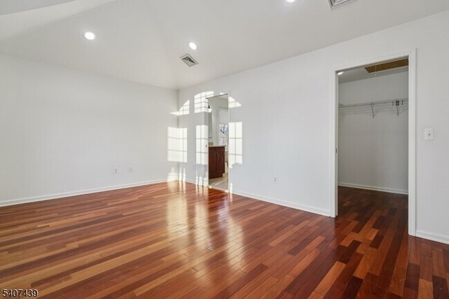 Building Photo - 282 South St