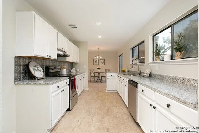 Building Photo - 13130 Regency Bend