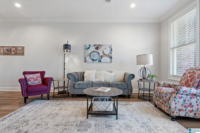 Building Photo - 829 21st Ave E