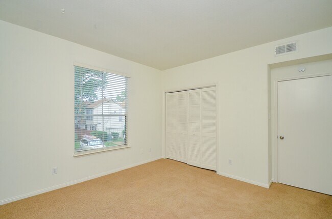 Building Photo - 2100 Tanglewilde St