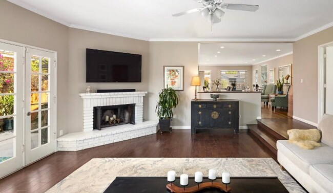 Building Photo - Beautiful 3 BEDROOM 2 BATH in Hawthorne with Garage. 1/2 off the 1st month of rent on OAC.