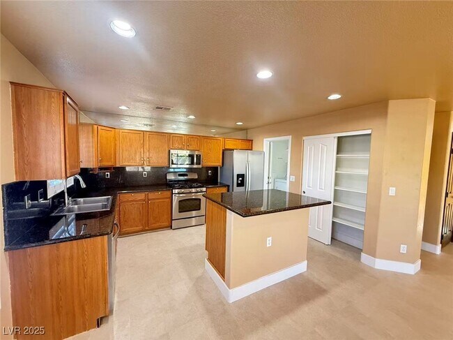 Building Photo - 9083 Red Lava Ct