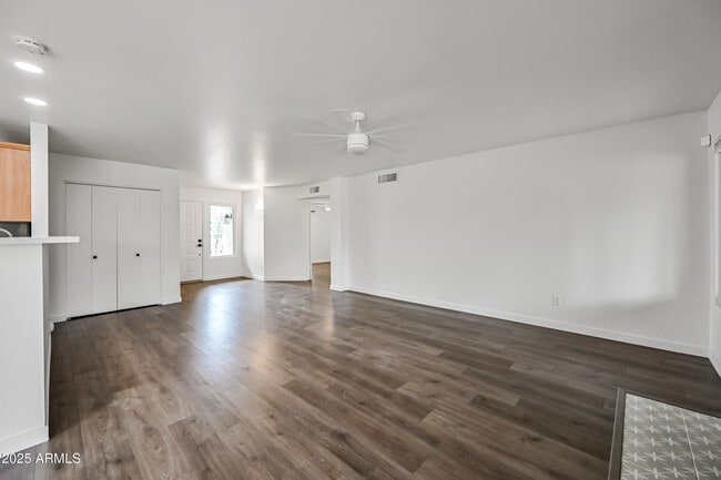 Building Photo - 3334 W Monona Dr