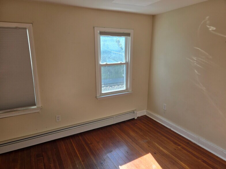 Building Photo - 41 N River St