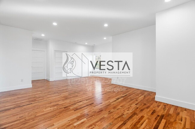 Building Photo - 510 Deaverview Rd