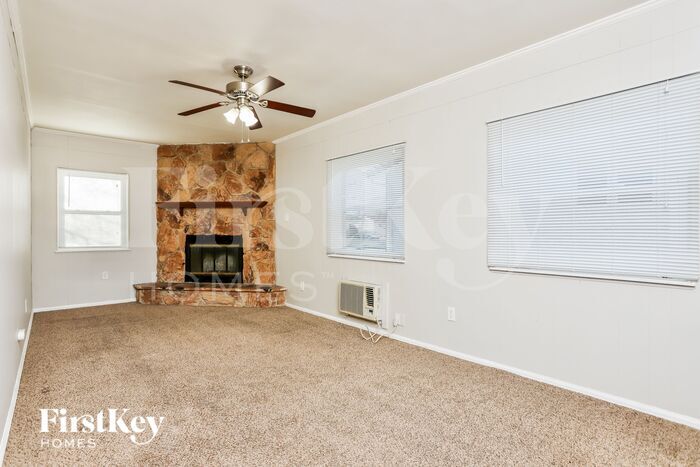 Building Photo - 525 Lula Dr