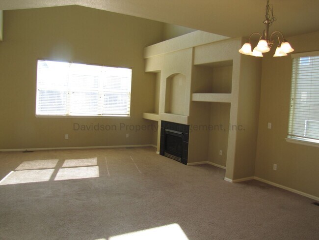 Building Photo - Spacious 3 Bedroom House in Southeast Colorado Springs