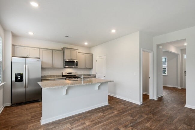 Building Photo - Charming 4 Bed Rental Home Located in Cypress Ridge!