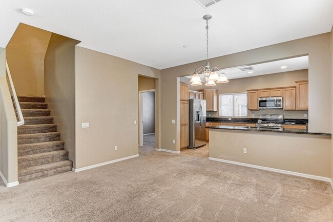 Building Photo - Gorgeous 4 bedroom near Aliante!