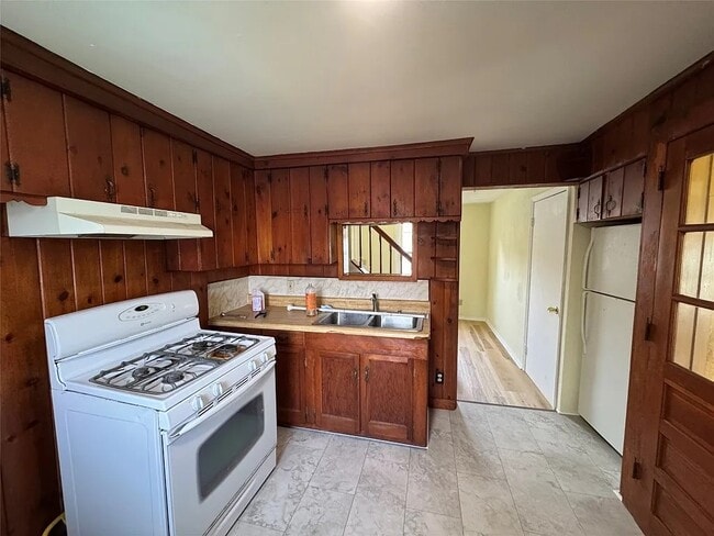 Building Photo - 400 Willow St