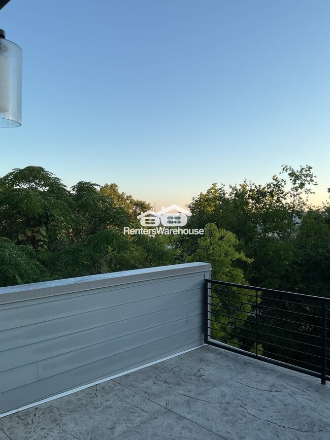 Building Photo - 1319 Millpark Ln