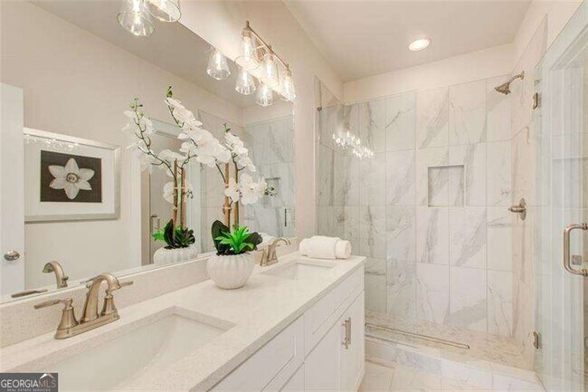 Building Photo - 1240 Oakland Terrace SW