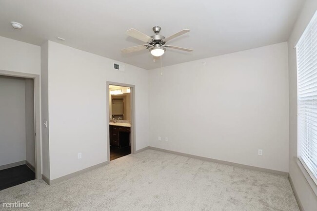 Building Photo - 1 br, 1 bath Condo - 2501 Bill Moses Pkwy ...