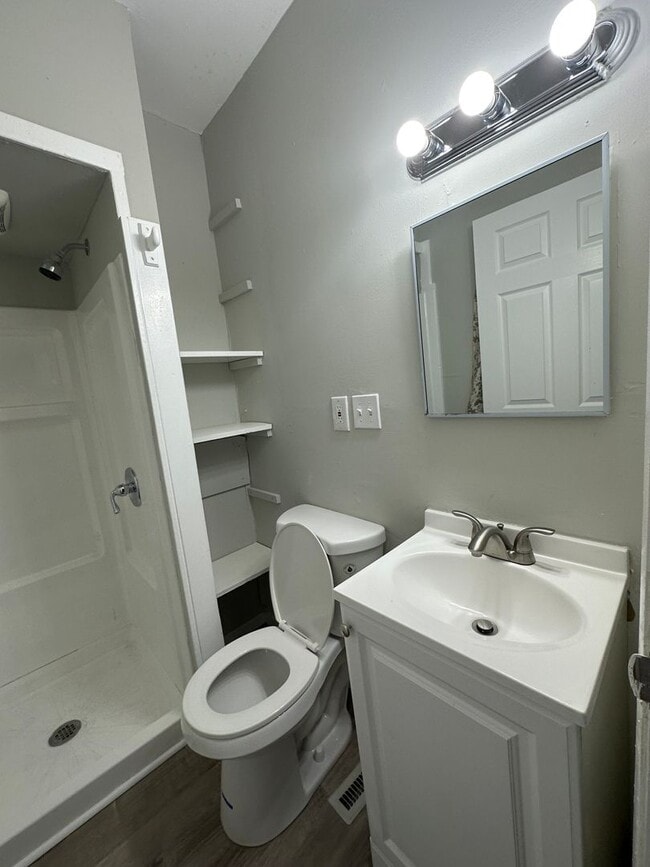 Building Photo - 3 BEDROOM 1 BATH NEWLY REMODELED in HAMILTON