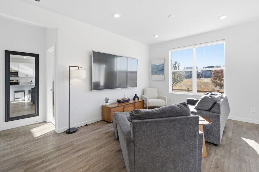 Building Photo - 930 Thinleaf Ln