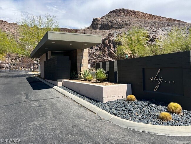 Building Photo - 917 Vegas View Dr