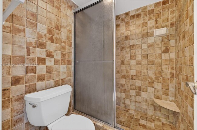 Building Photo - 3100 Riverside Dr