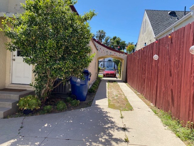 Driveway - 1344 S Curson Ave