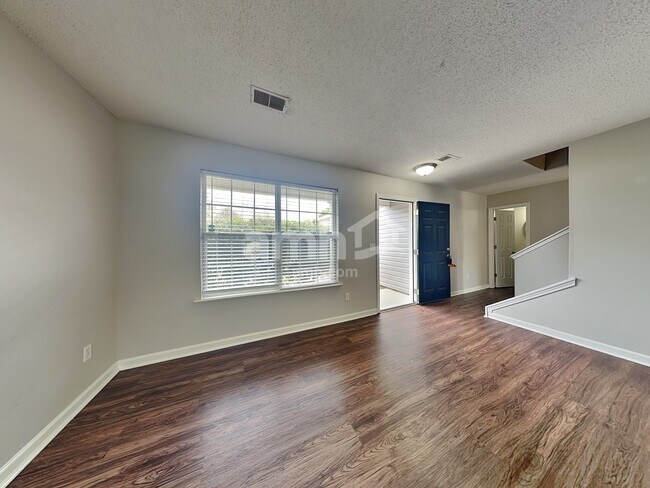 Building Photo - 103 Granary Dr