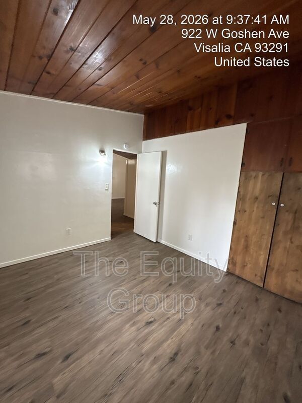 Building Photo - 922 W Goshen Ave