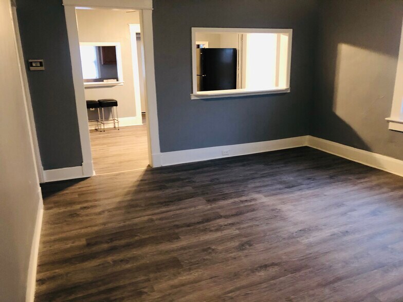 Building Photo - 2922 E Cold Spring Ln