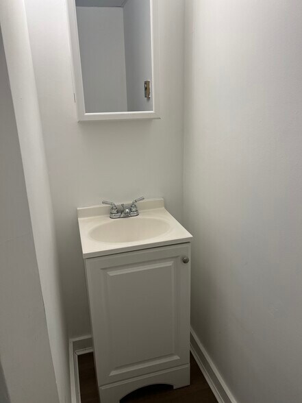 Bathroom - 18 First St