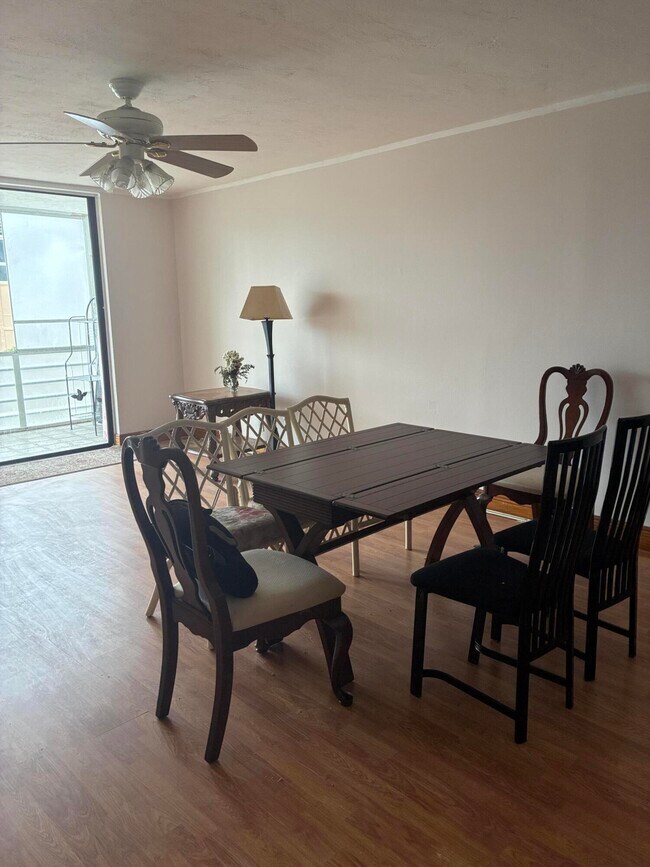 Building Photo - 2821 Somerset Dr