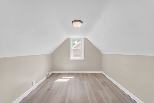 Building Photo - 13613 Cedar Rd