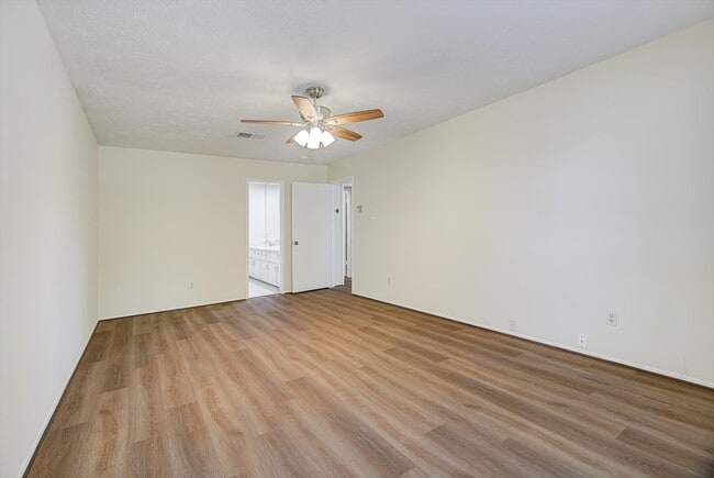 Building Photo - 2807 Planters St