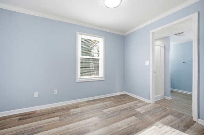 Building Photo - 723 Woodfin Rd